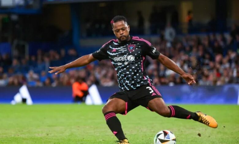 Mantan kapten MU Patrice Evra tanda tangan kontrak MMA dengan PFL